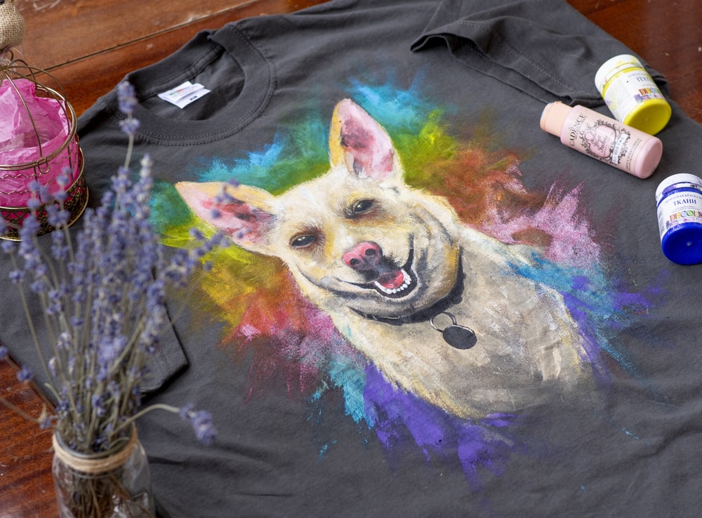 upcycled t-shirt with dog portrait done in fabric paint