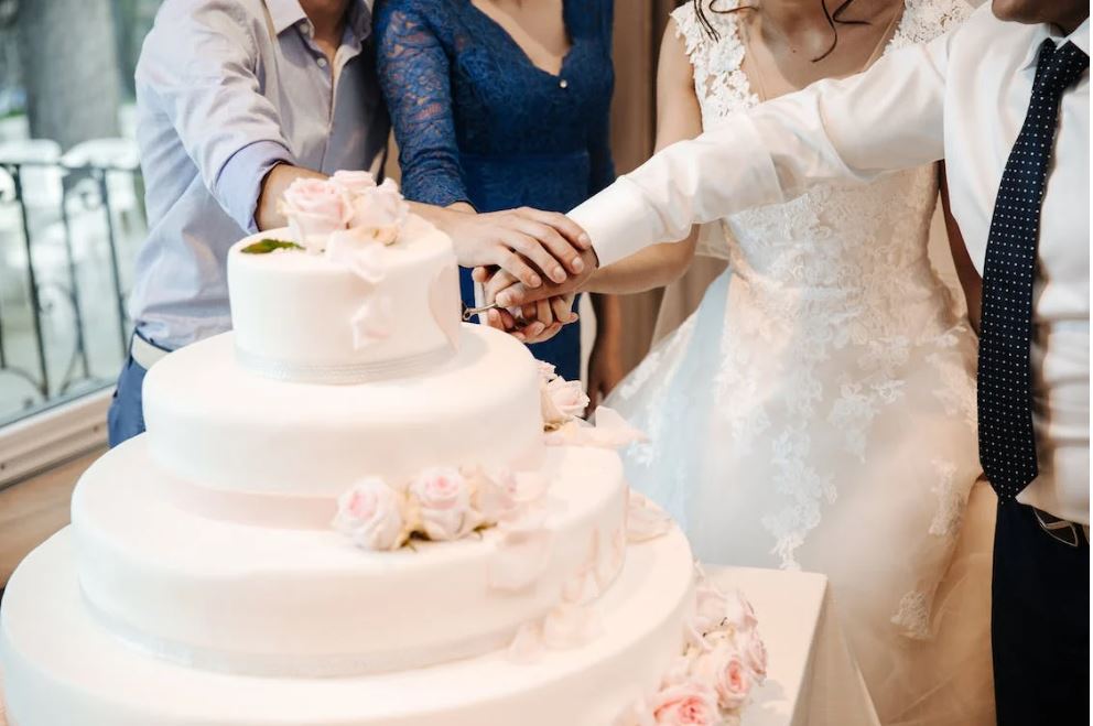 how to make a wedding cake