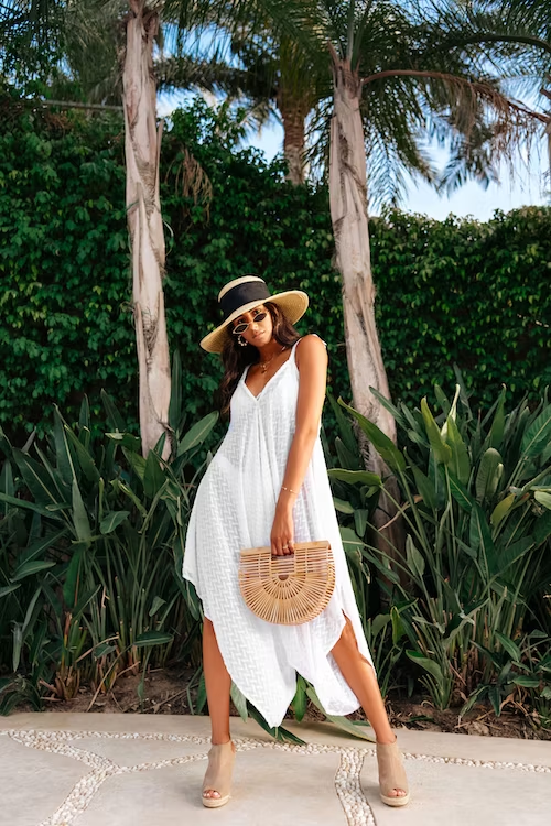 10 Beach Outfits For Women To Look Effortlessly Chic This Summer