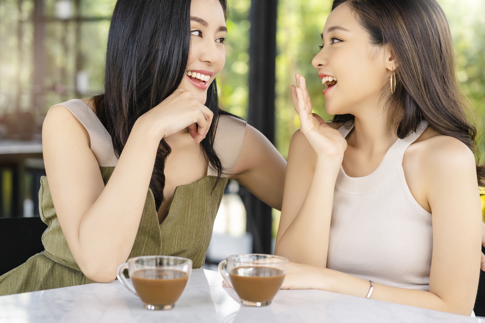 カフェで女子会するメリット・デメリット