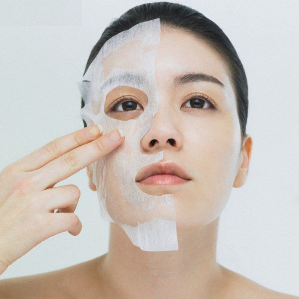 Dùng mặt nạ giấy thường xuyên hỗ trợ làm sáng da