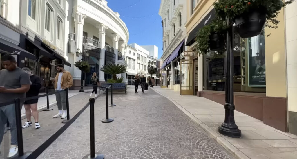Rodeo Drive - Los Angeles California Travel Guide 2023