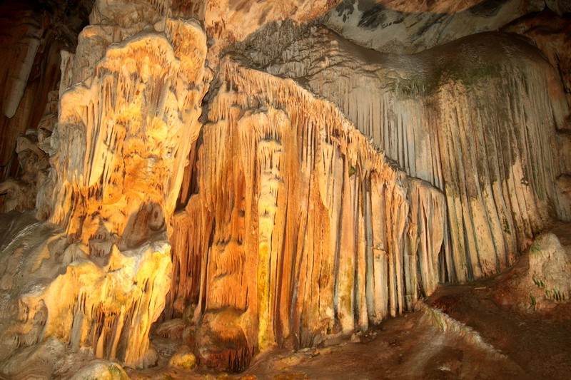 Cango-caves-Stalactites-.jpg
