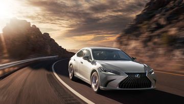 Đánh giá Lexus ES 2023: Mẫu xe tiên phong với thiết kế mới của Lexus