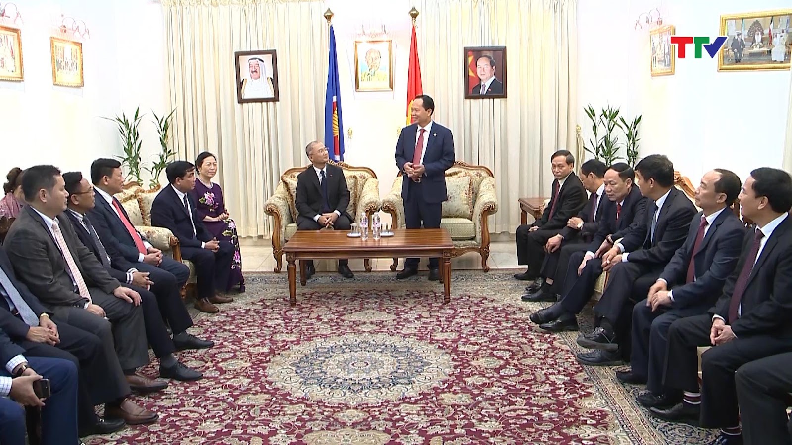 Đồng chí Bí thư Tỉnh uỷ và đoàn cán bộ cấp cao của Thanh Hoá đã đến thăm và làm việc với đại sứ quán Việt Nam tại Nhà nước Cô Oét,