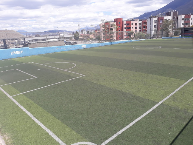 Opiniones de Cancha Sintética Liga La Luz en Quito - Campo de fútbol