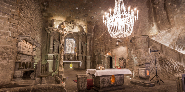 Khu mỏ ngầm này ở Ba Lan là địa điểm của một nhà thờ chính tòa và 40 nhà nguyện