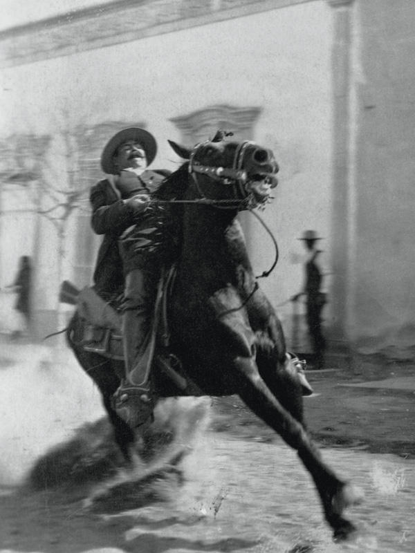 Pancho Villa con su caballo siete leguas.jpg