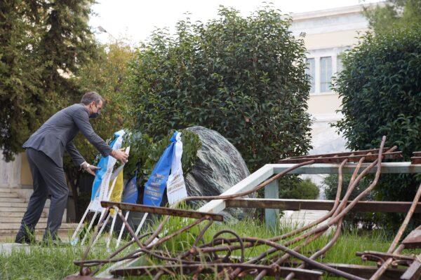 Δήλωση του Πρωθυπουργού Κυριάκου Μητσοτάκη μετά την κατάθεση στεφάνου στο  Πολυτεχνείο | agrinioreport
