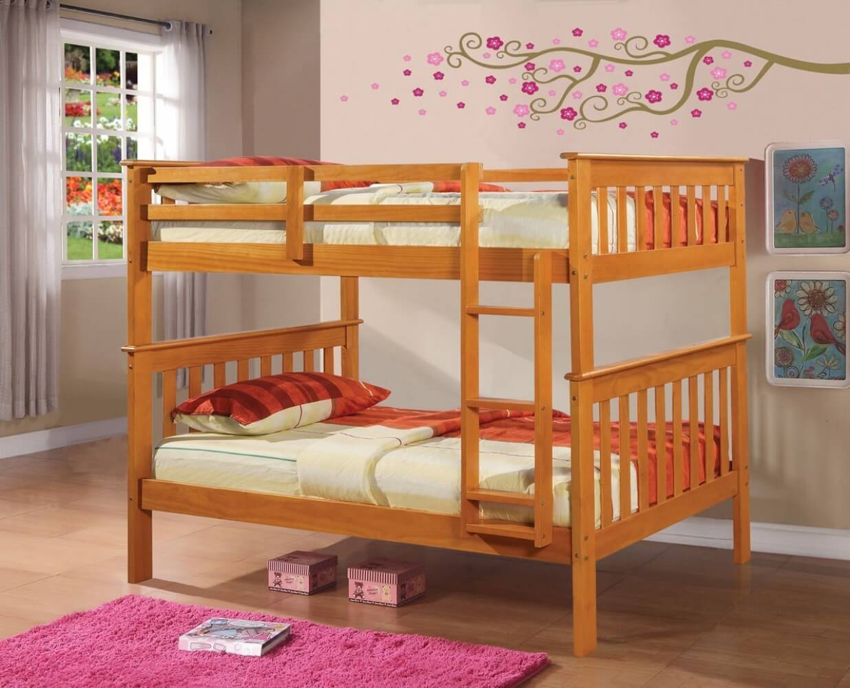Một chiếc giường tầng bằng gỗ đơn giản
