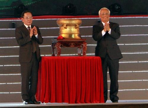 C:\Users\MAYVP\Desktop\anh-thoi-su-31-ngay-210jpg-pchqh-uong-chu-luu-trao-tang-trong-dong-dieu-chinh-toi-1.jpg
