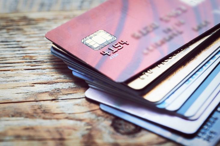 所謂的「信用卡送旅遊保險」是要透過一定消費才能享用
