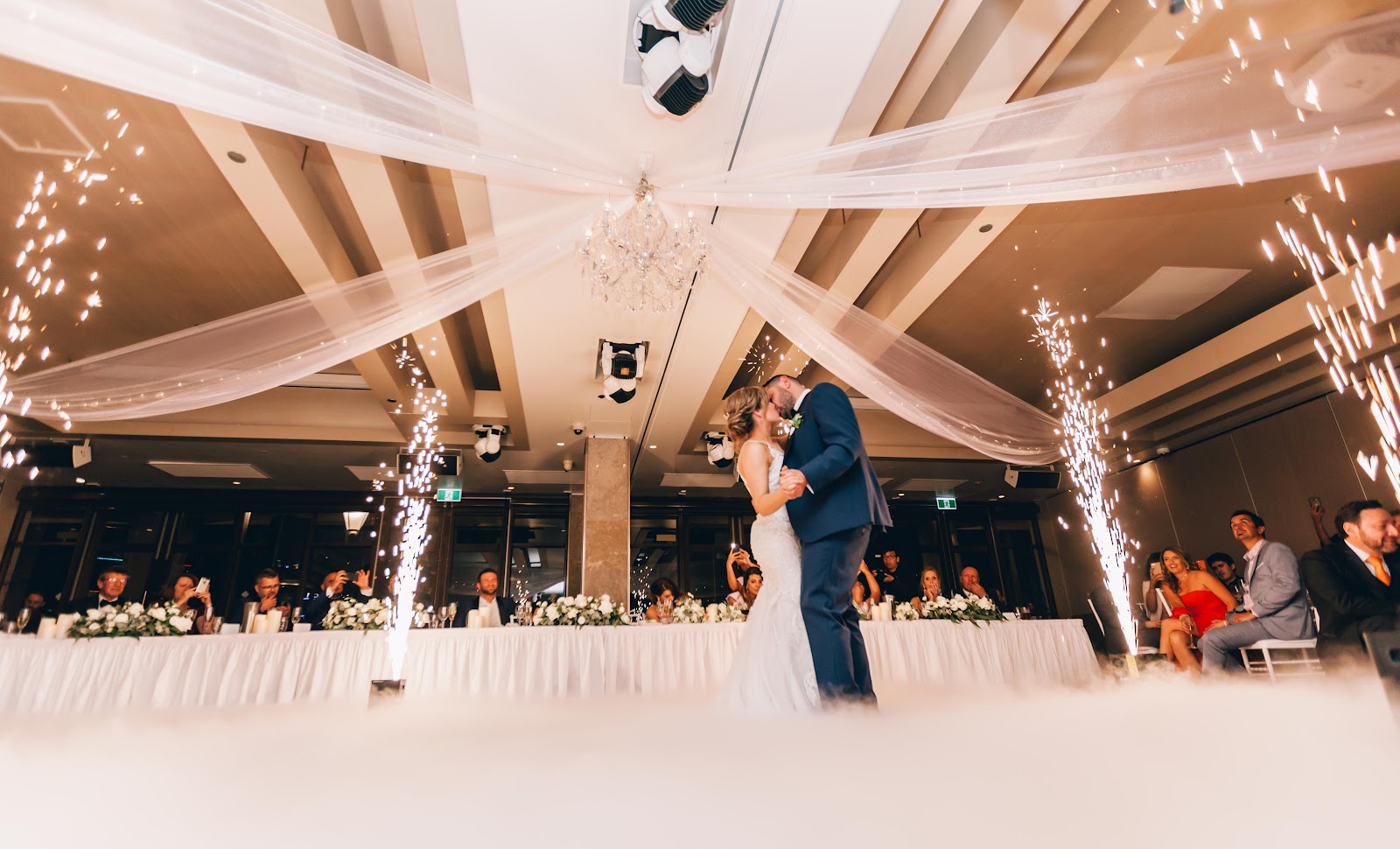 Este será el primer baile como esposos, es un momento único y emocionante. Que mejor que un profesional de la fotografía lo plasme de por vida