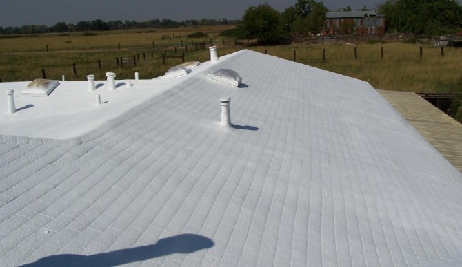Roof sprayed with polyurethane foam gives the roof thermal, air and moisture resistance.