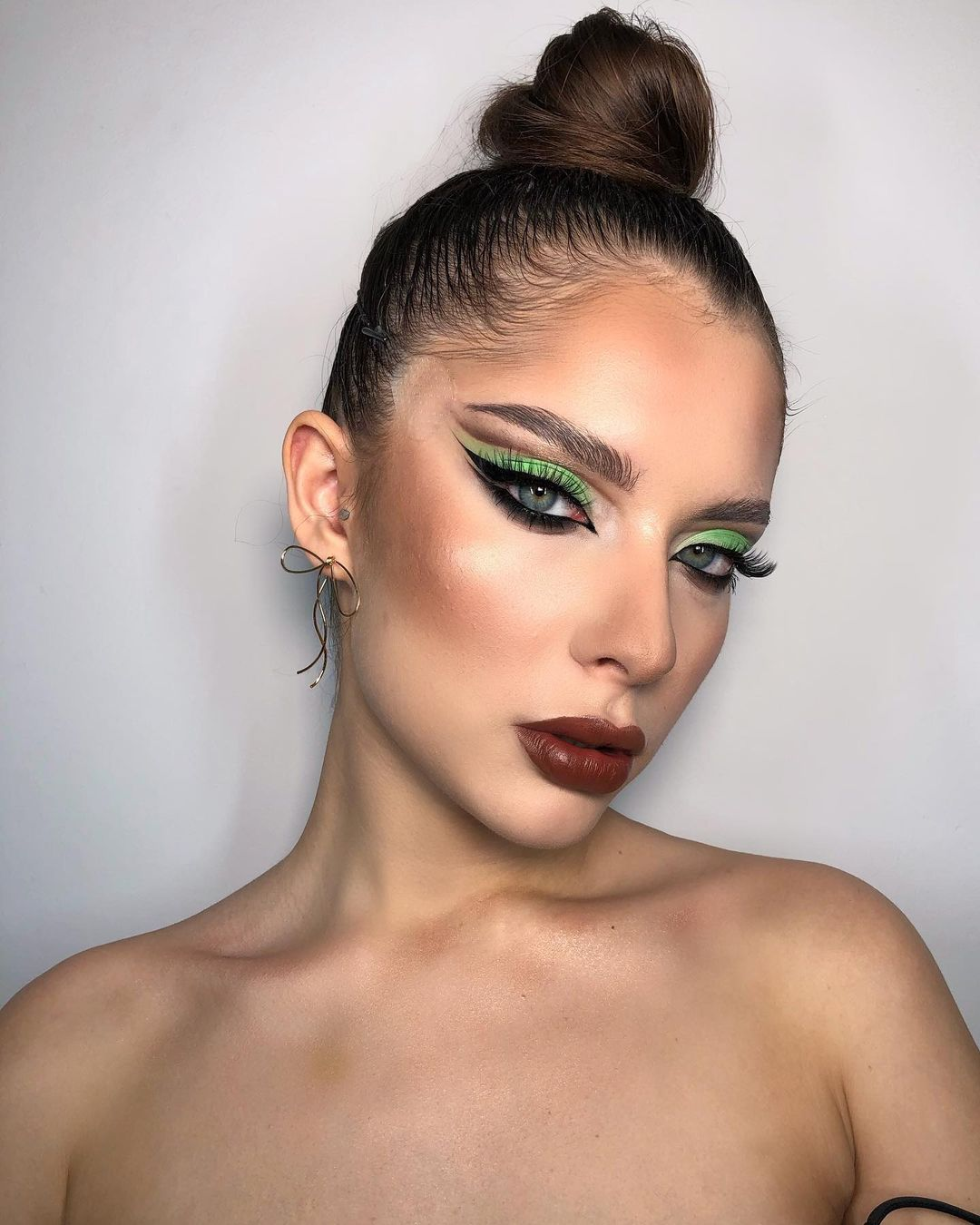 Brown Lipstick With Grass Green Eyeshadow