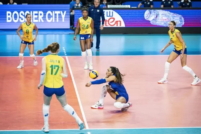 Líbero da seleção brasileira de vôlei faz defesa