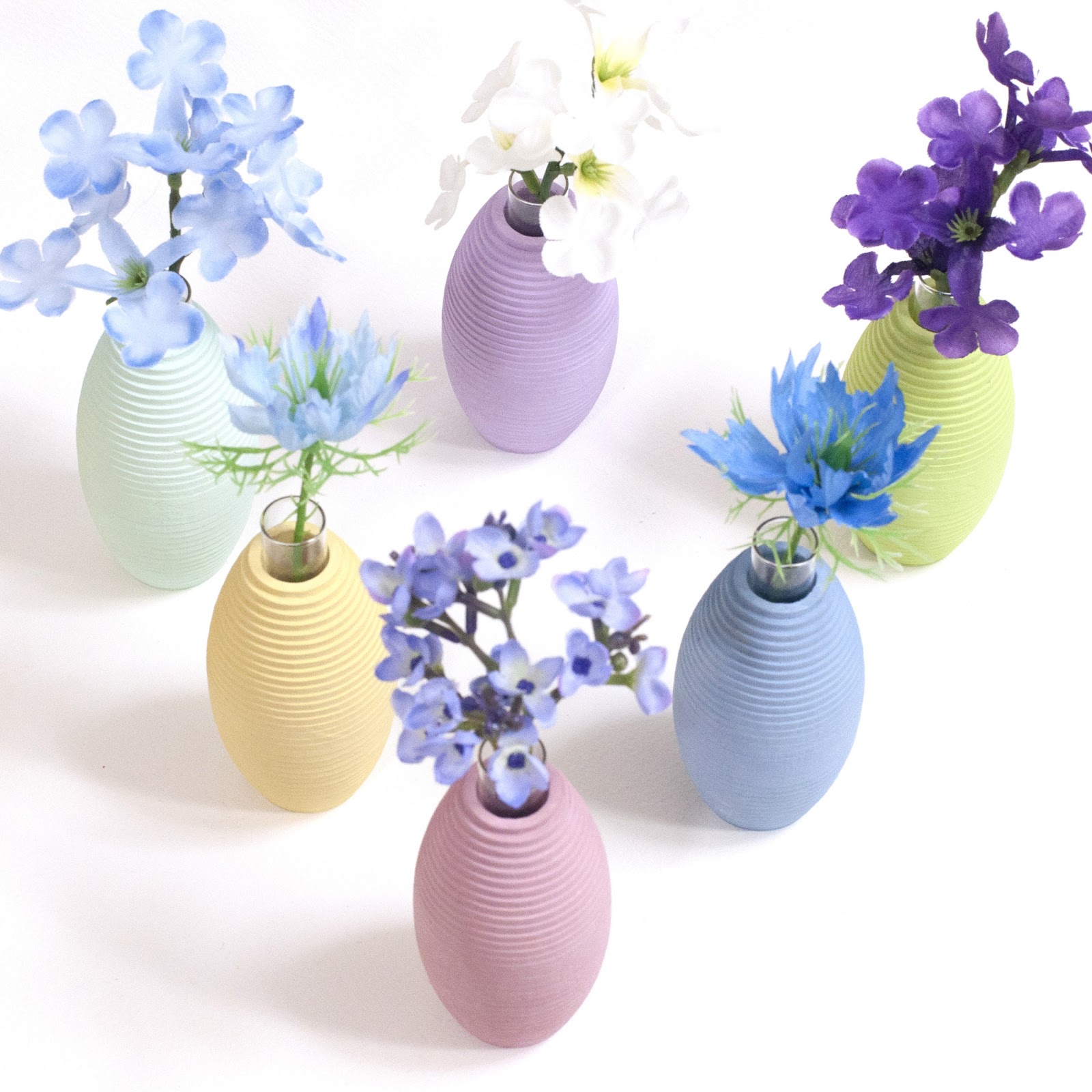 春色の卵型の花瓶
