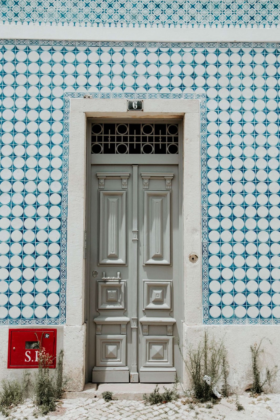 1 day in Lisbon, Alfama, oldest neighborhood in Lisbon, cobbled streets, steep pathways, tiled buildings, Lisbon, Portugal