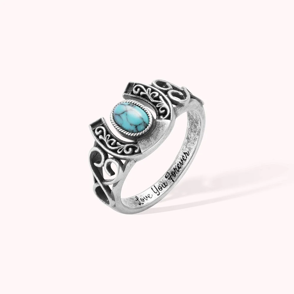 Bague en fer en forme de fer-à-cheval avec une pierre turquoise en chaton et une personnalisation intérieure du cercle Love you forever.