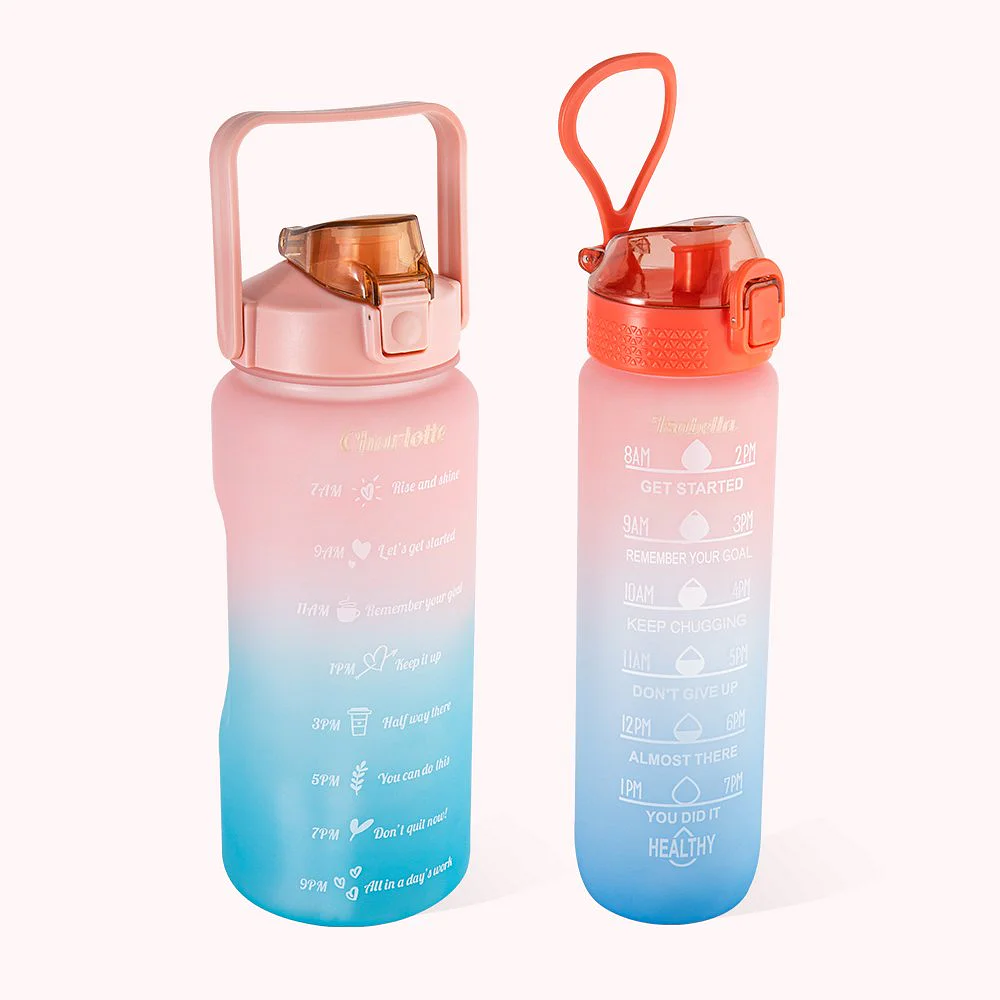 2 bouteilles d’eau avec marqueurs de niveau pour motiver à boire.