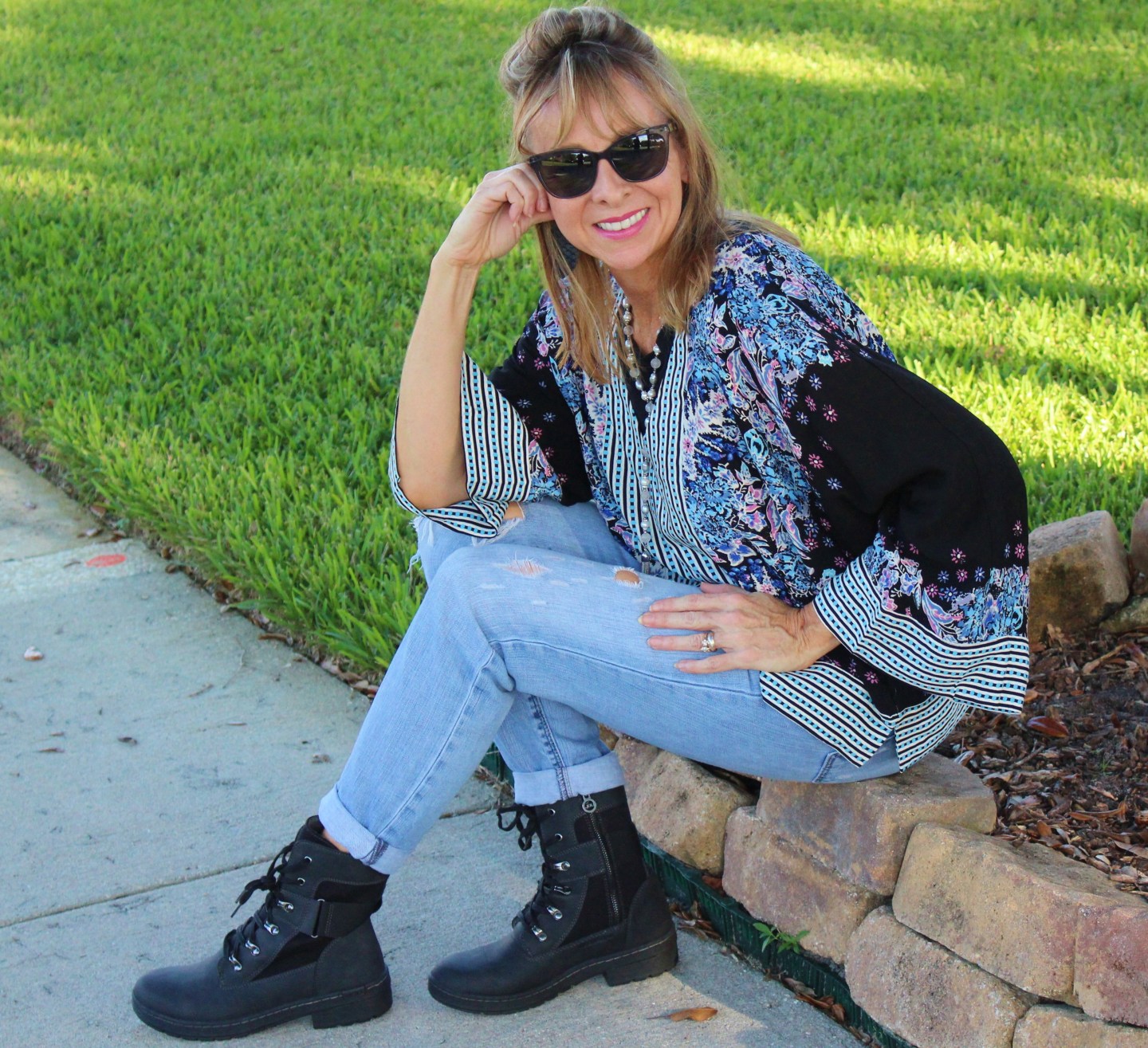 Cool Girls Love Wearing These Combat-Boot Outfits