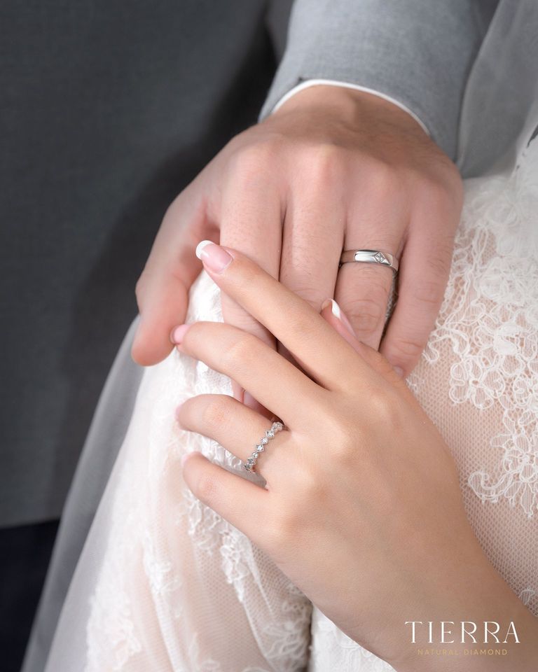 Những mẫu nhẫn cưới đẹp 2023 mang kiểu dáng Eternity