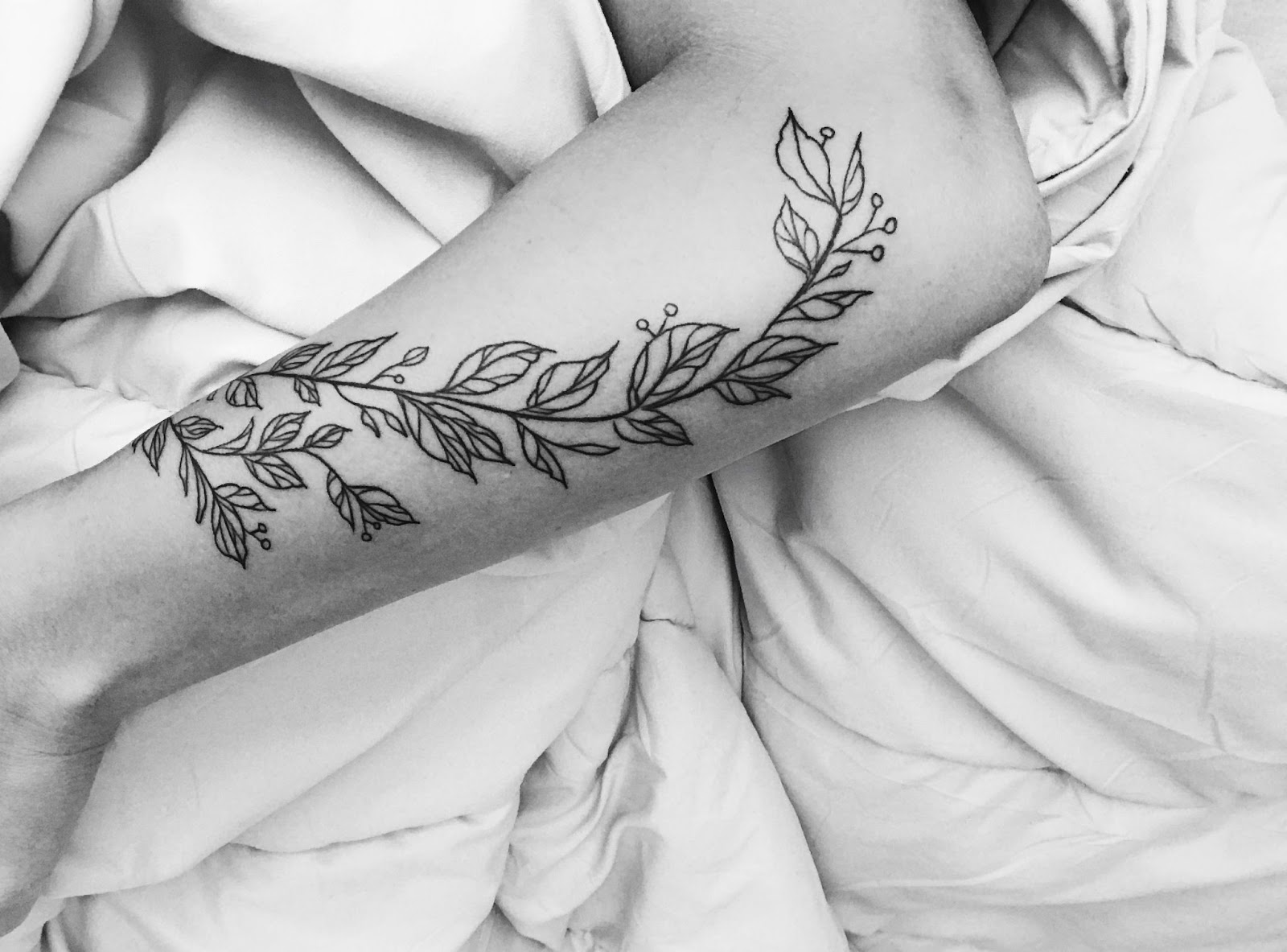 ลายสักไม้เลื้อยขาวดำ 04