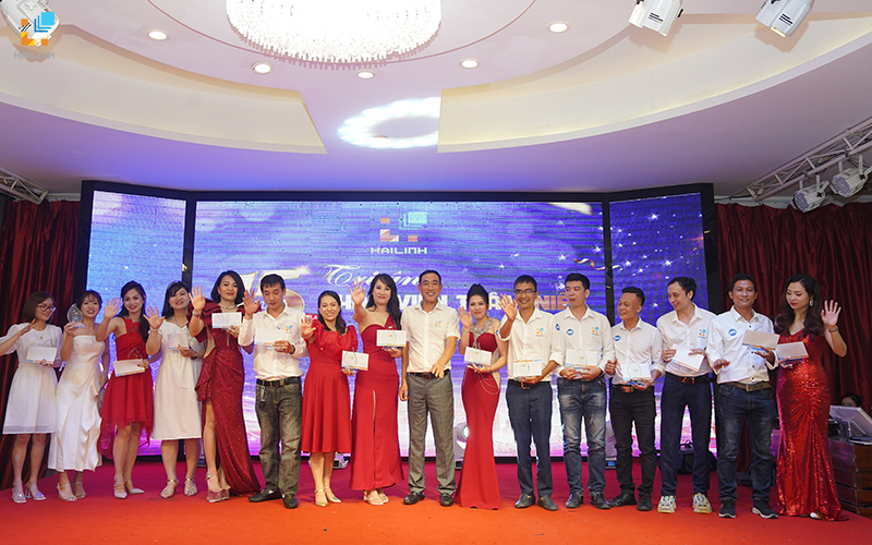 Vinh danh những CBNV đã đồng hành cùng Hải Linh lâu nhất trong suốt chặng đường phát triển