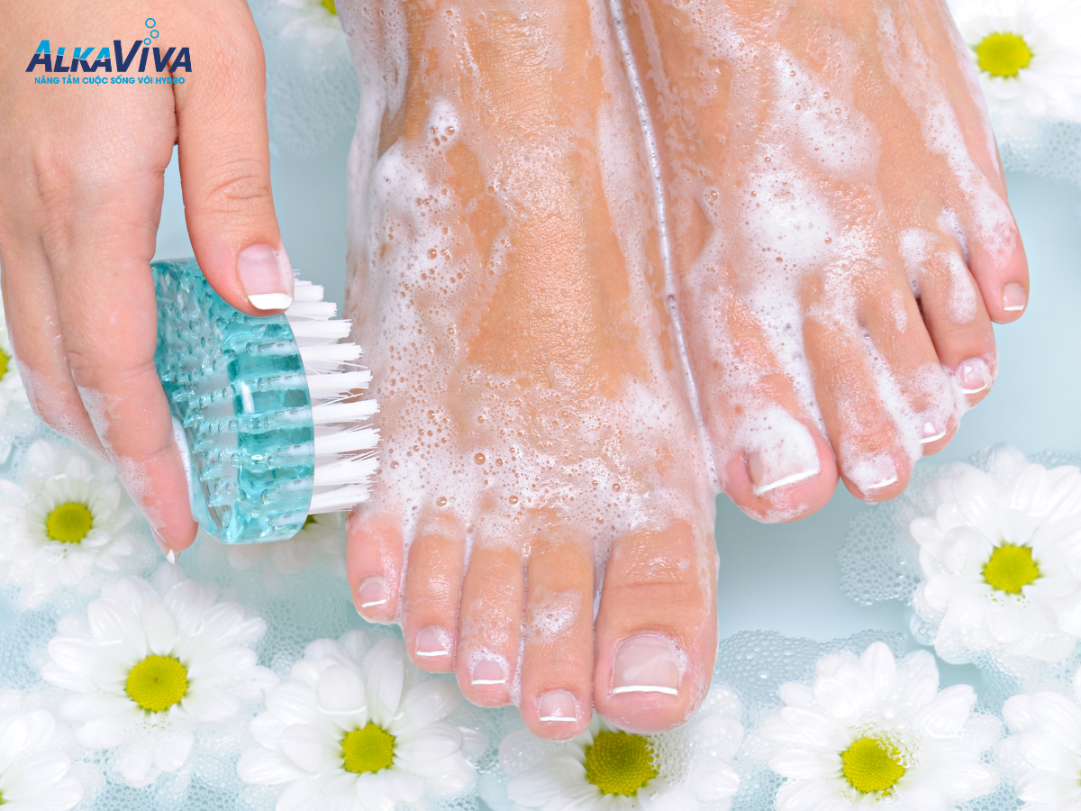 NGUYÊN NHÂN VÀ CÁCH XỬ LÝ NƯỚC ĂN CHÂN MÙA MƯA HIỆU QUẢ BẰNG NƯỚC ION KIỀM