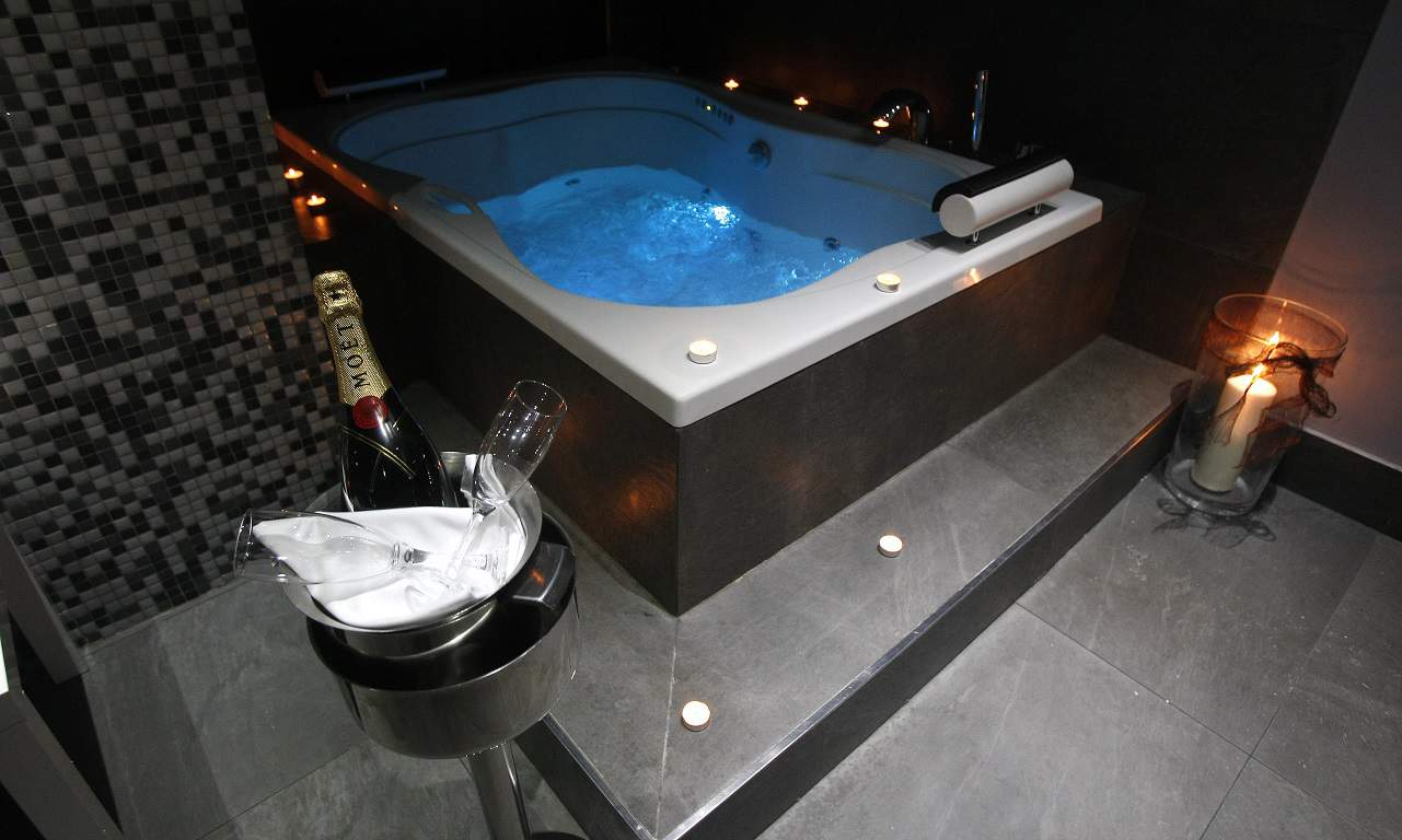 Jacuzzi privado del Hotel Real Jaca
