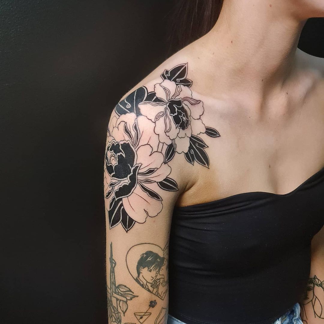 Big Flower Tattoo On Back Shoulder