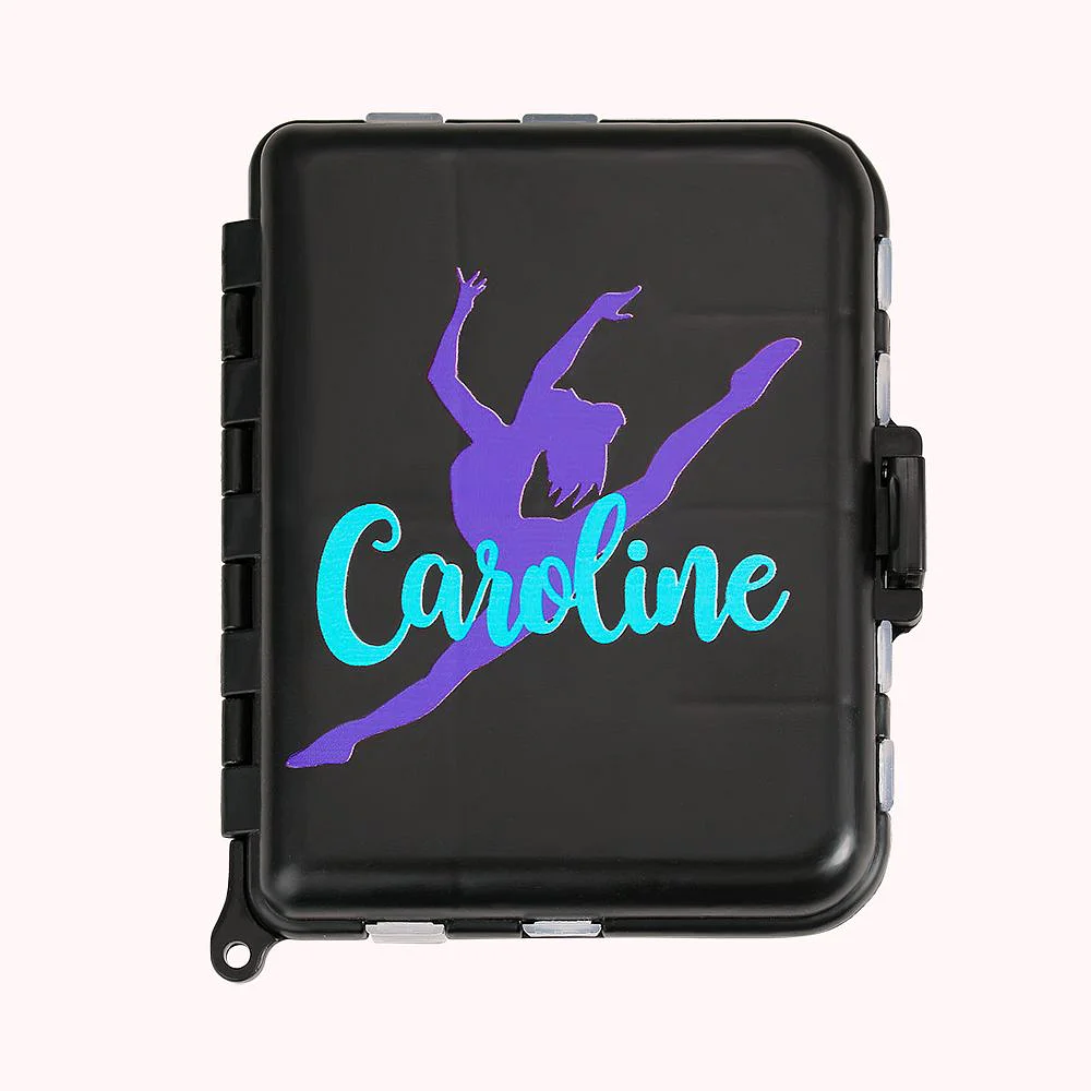 Boîte noire décorée d’une danseuse classique violette effectuant en sissonne arabesque et personnalisé par un prénom.