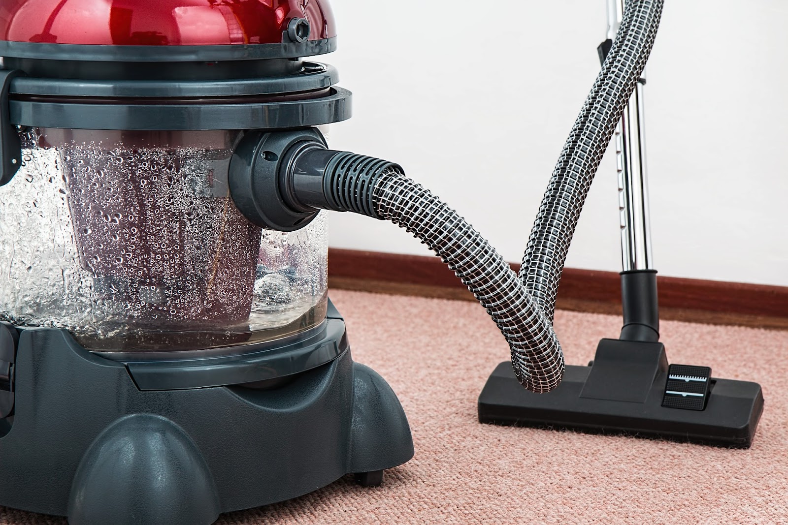 A steam cleaner vacuum.