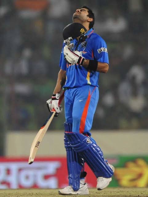 Virat celebrates his hundred on his way to his 183 against Pakistan