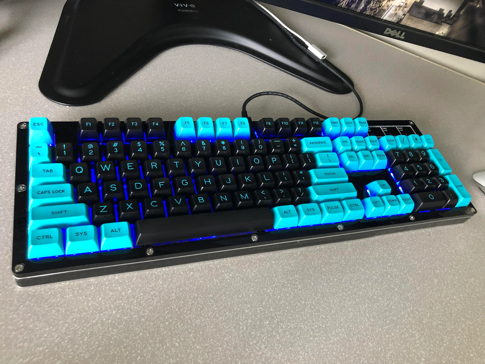 A custom gaming keyboard builder allows for the choice of personalized components such as type of keycaps, specific switch types, profiles, and stabilizers used.