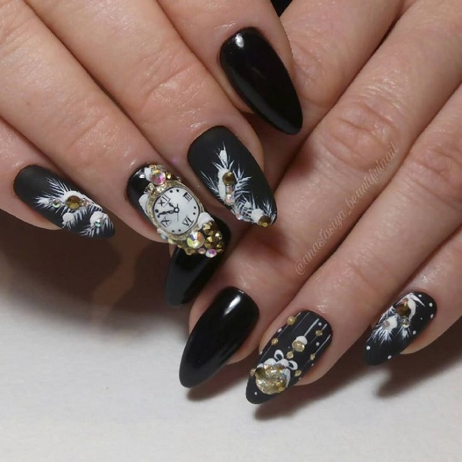 Unusual manicure with clock for New Year 2022 1