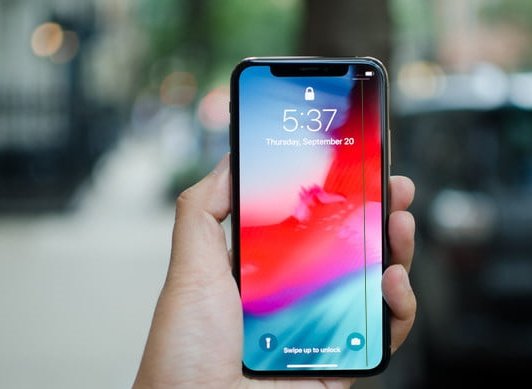 Sửa lỗi màn hình iPhone XS bị sọc lấy ngay