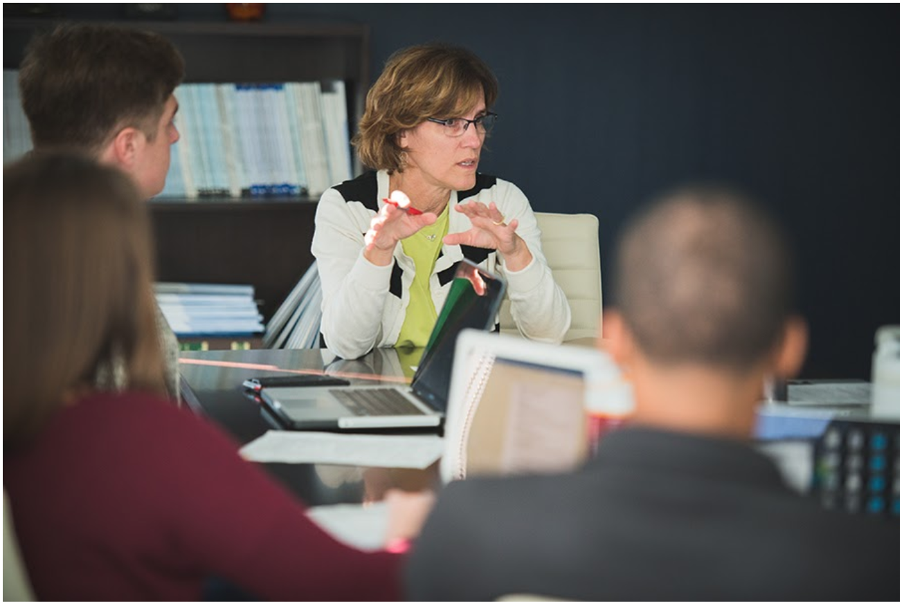 A career coach talks to students.