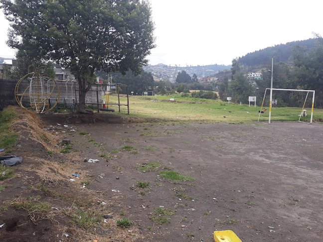 Opiniones de Liga Deportiva Barrial Colinas Del Sur en Quito - Campo de fútbol
