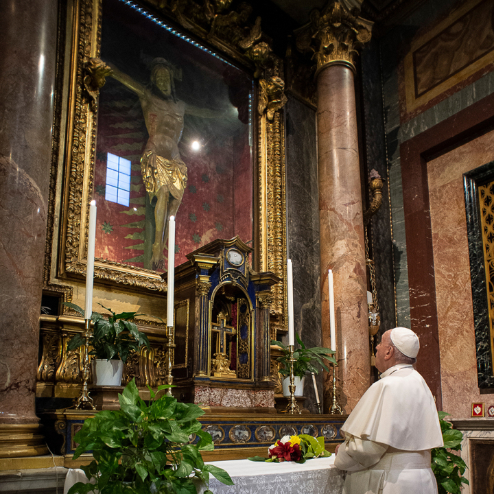 Đức Thánh Cha Phanxico rời Vatican để cầu nguyện tại hai nhà thờ