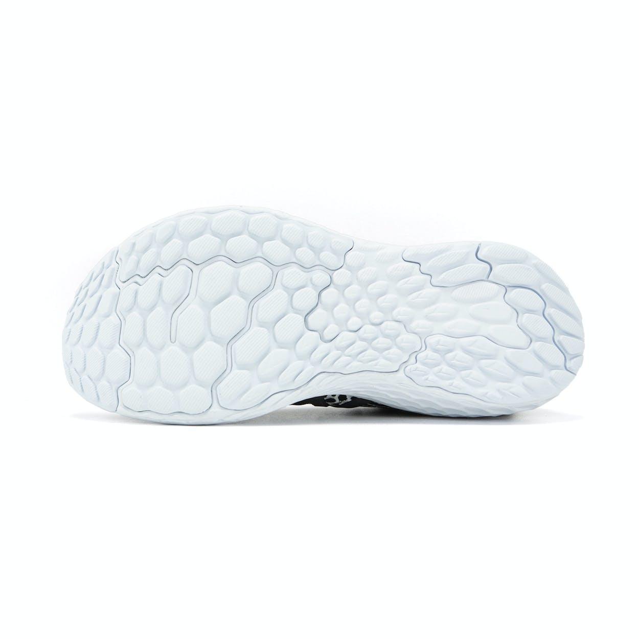 “New Balance Fresh Foam 1080v10” รองเท้าวิ่งที่มีความหนานุ่มสวมใส่สบายเท้าสุด ๆ 04