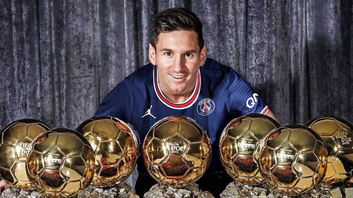 istorie-leo-messi-primeste-balonul-de-aur-pentru-a-7-a-oara-175540-1638221121.jpg