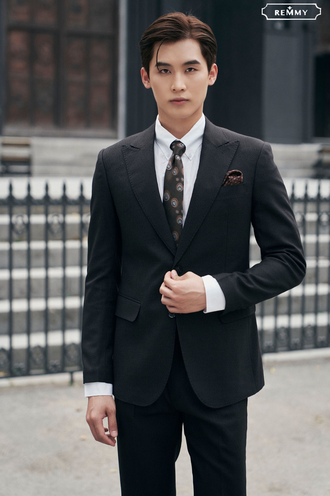 Mẫu vest đen trơn vải mềm