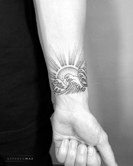 Full picture of the wrist tattoo consisting of wave and the Sun