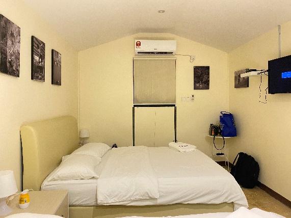 A picture containing wall, indoor, bed, ceiling

Description automatically generated