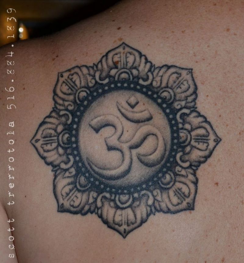 ลายสักโอม หลัง2