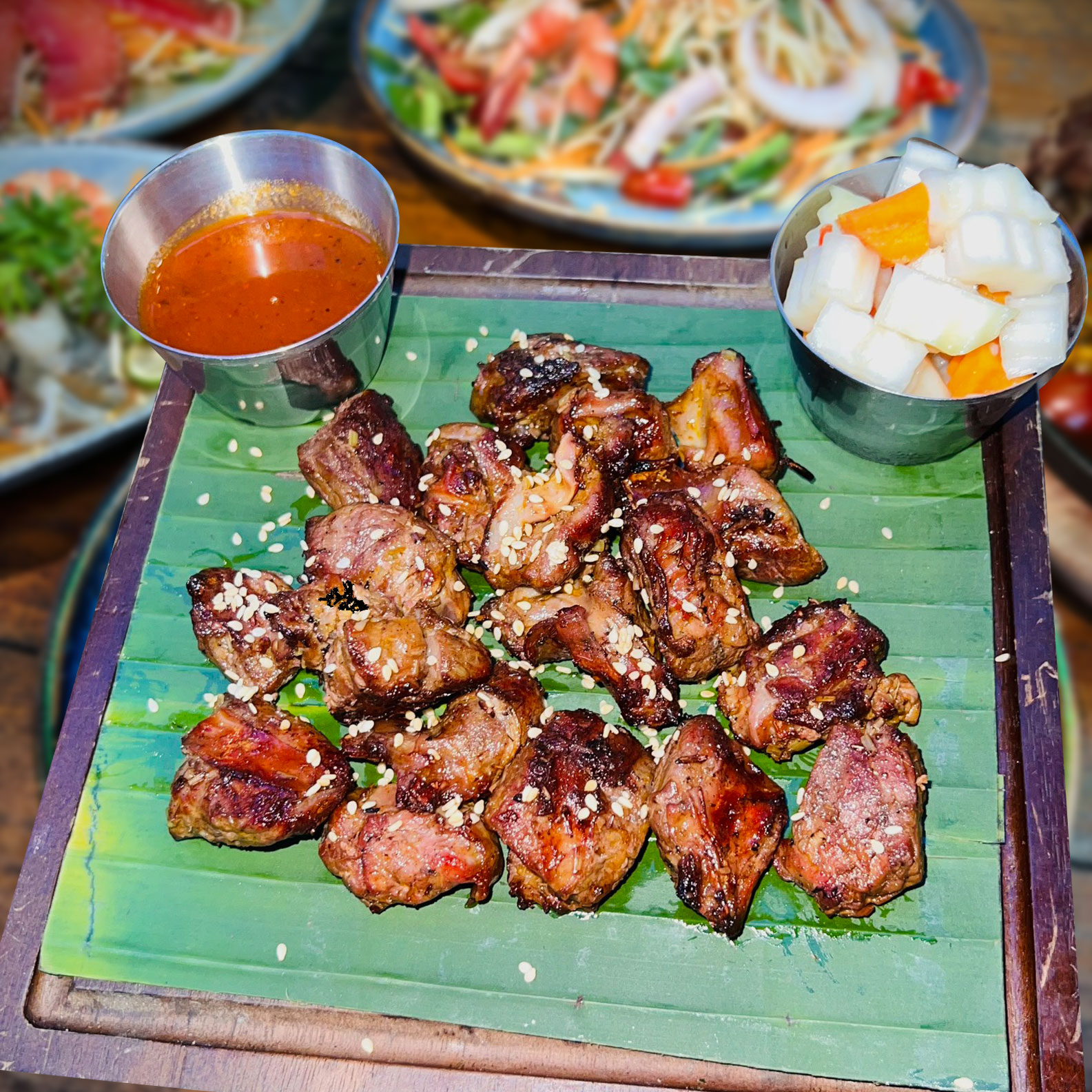 Nhậu rượu soju với thịt dải nướng mọi