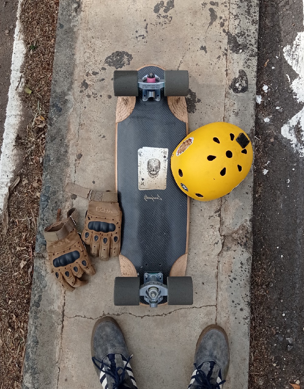 Basics for downhill skateboarding (gear and skills) - Downhill254