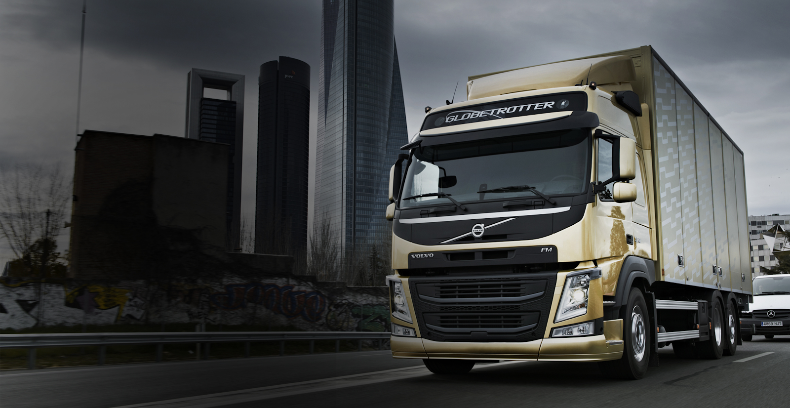 Volvo FM грузовик фото в контракт входит медстраховка 