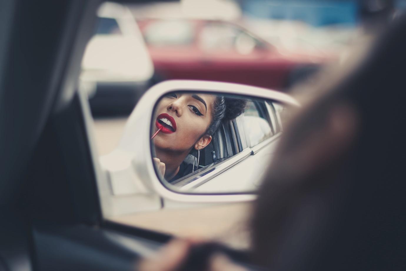 A person driving a car

Description automatically generated with medium confidence